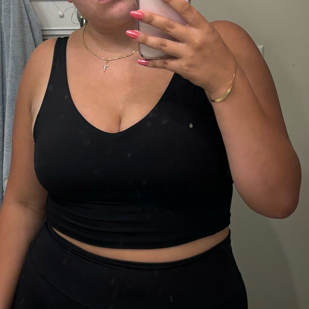 black cropped workout top
